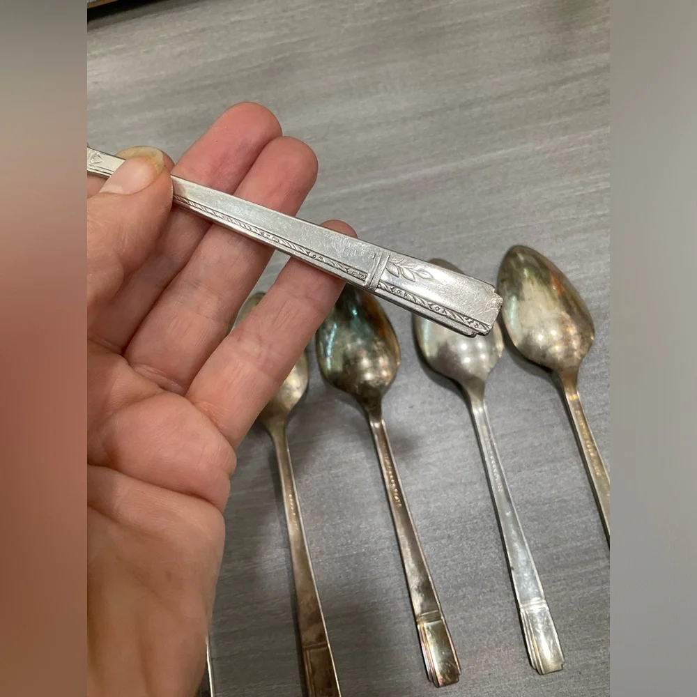 VINTAGE 1938 ONEIDA PRESTIGE PLATE GRENOBLE 9 SERVING‎ SPOONS